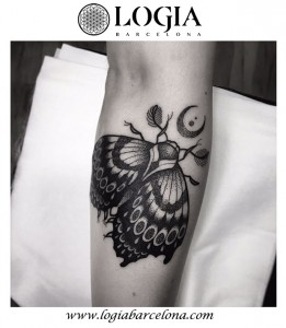 tatuaje-brazo-mariposa-barcelona-uri-torras                   